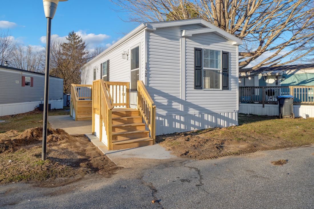 The ROTHROCK 4414-40 Exterior. This Manufactured Mobile Home features 1 bedroom and 1 bath.